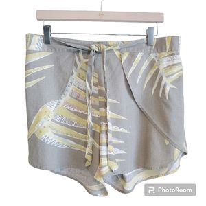 Patagonia Women's Garden Island Faux Wrap Shorts Sz L